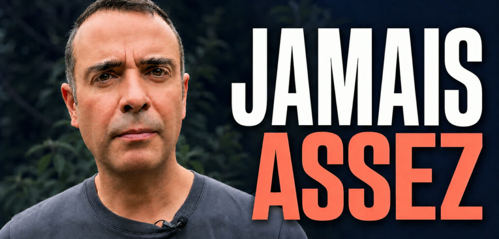 Matteo Venturi avec le texte « Jamais assez » pour une vidéo sur l’ambition et l’insatisfaction